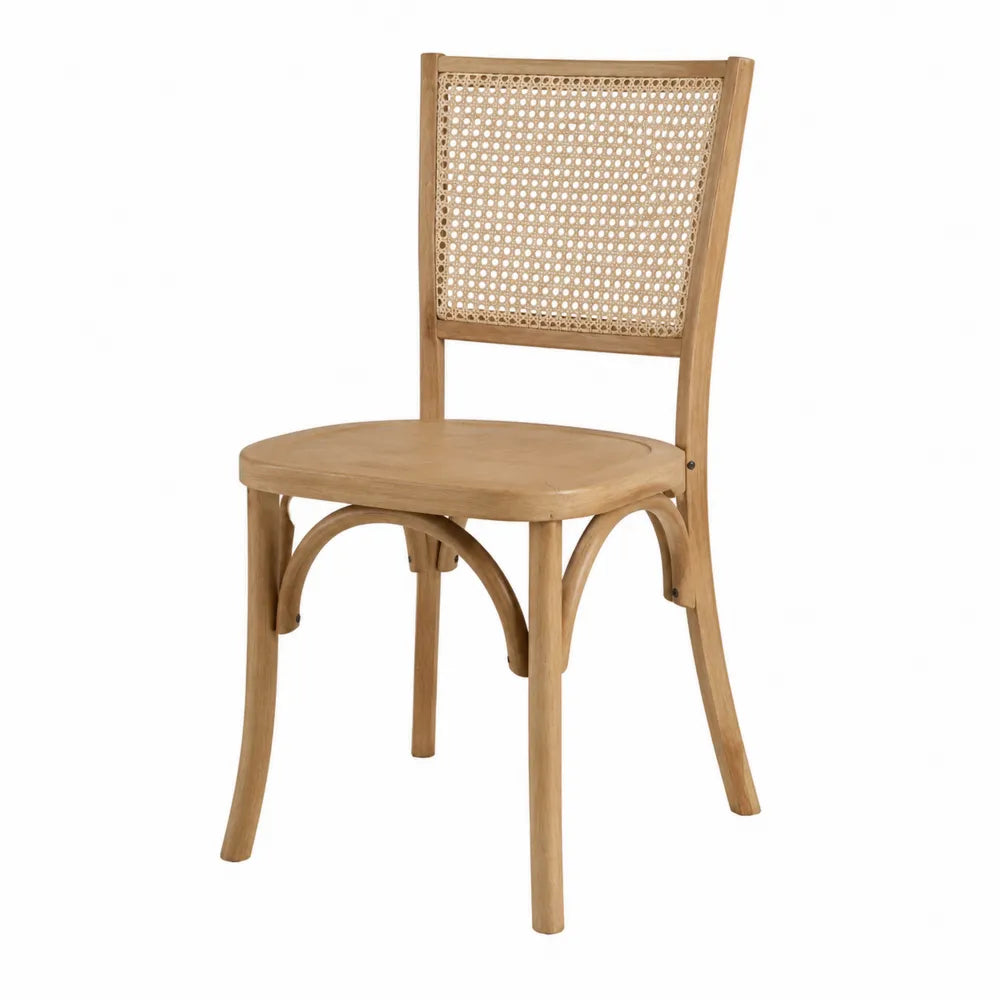 Silla de madera y rejilla de fibra vegetal
