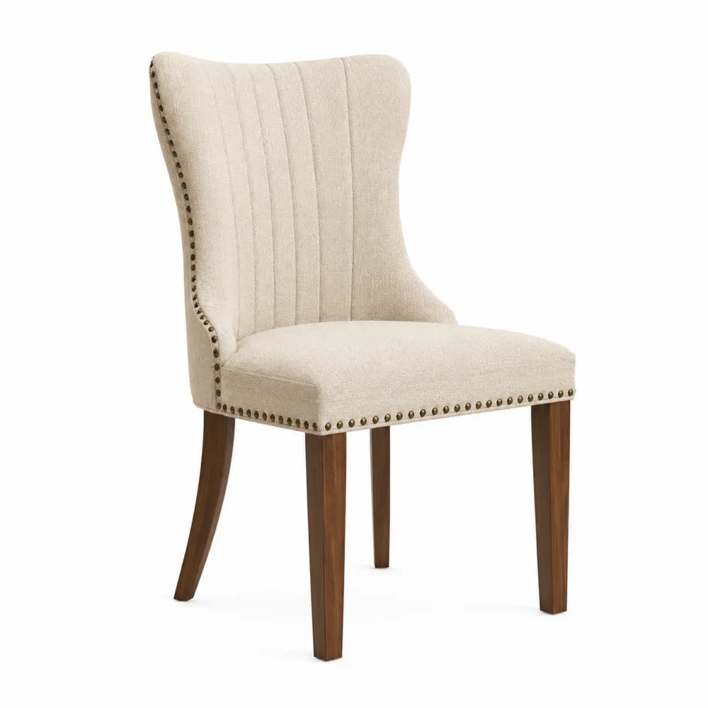 Silla de tela beige con patas de madera