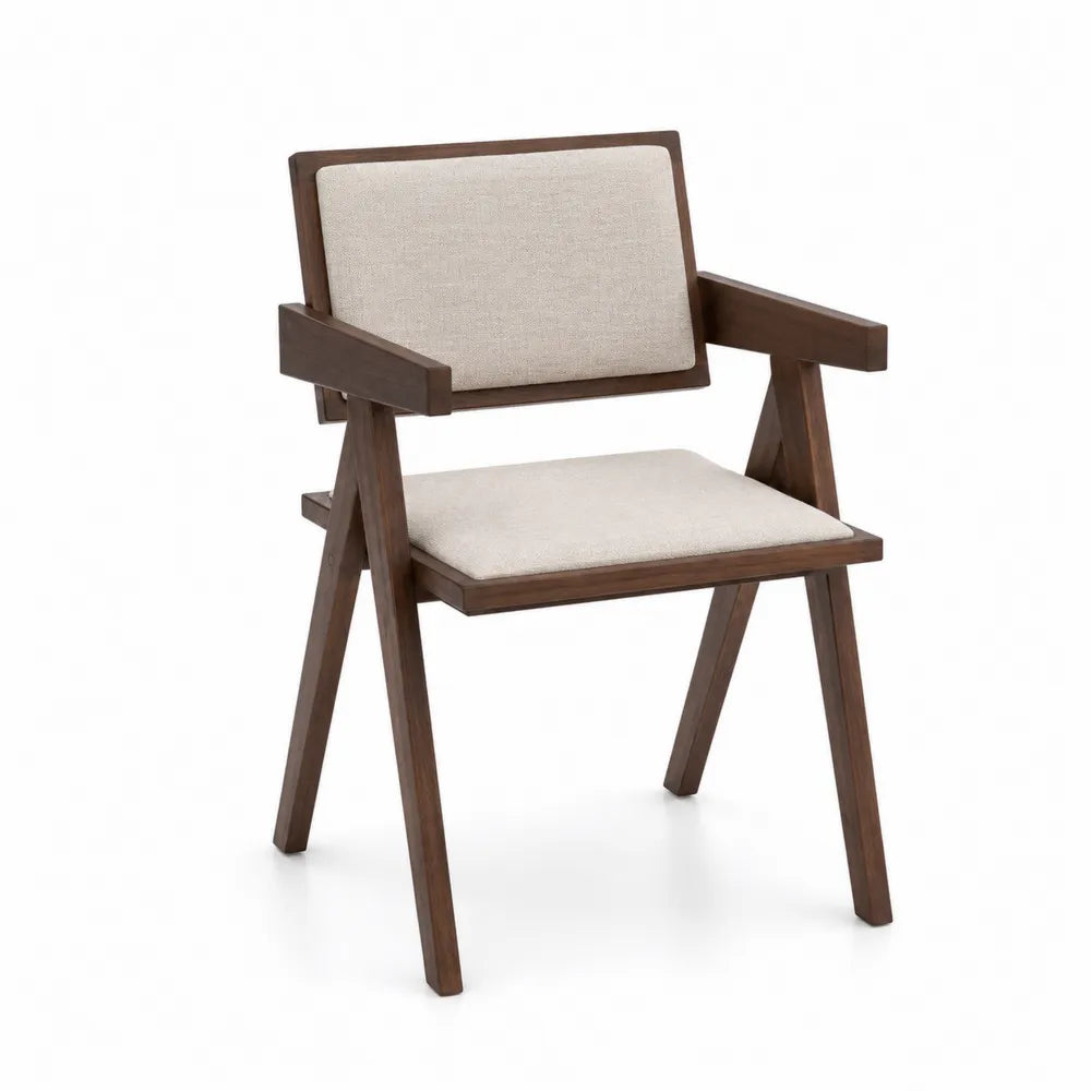 Silla de madera de nogal con tapizado de lino beige