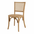 Silla de madera y rejilla de fibra vegetal